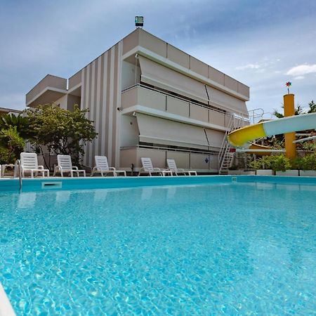 Holiday Club Residence Alba Adriatica Eksteriør billede