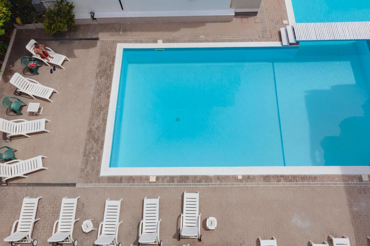 Holiday Club Residence Alba Adriatica Eksteriør billede