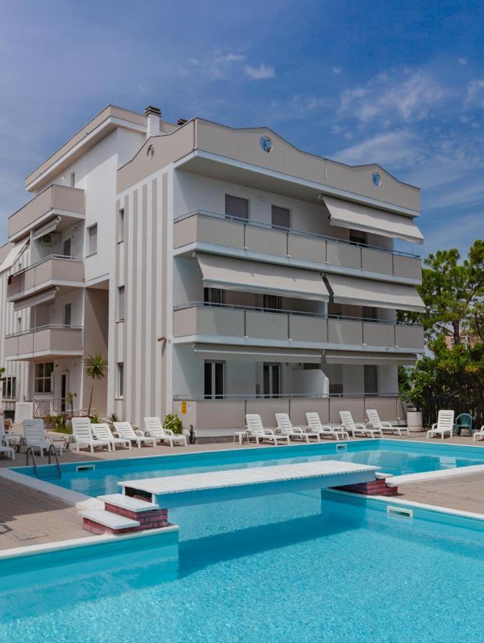 Holiday Club Residence Alba Adriatica Eksteriør billede