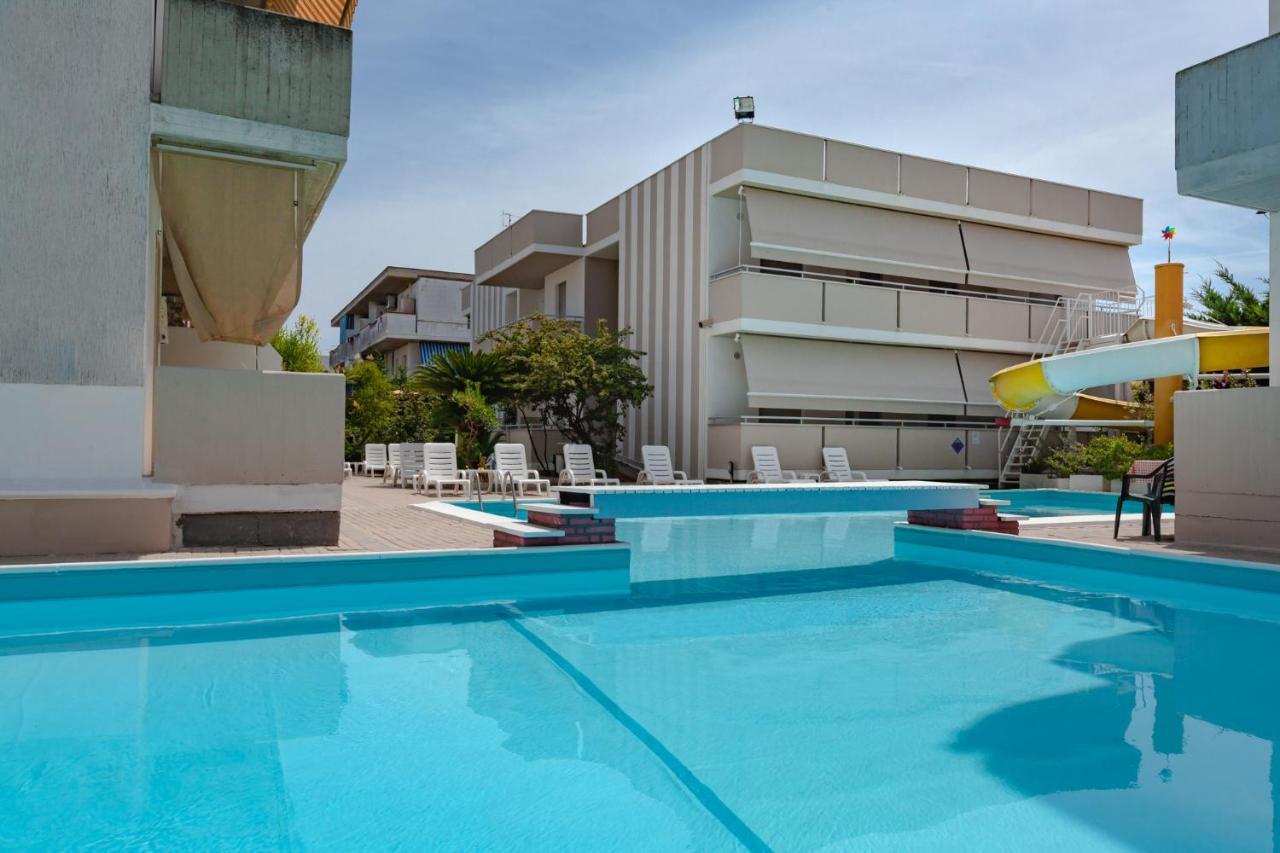 Holiday Club Residence Alba Adriatica Eksteriør billede