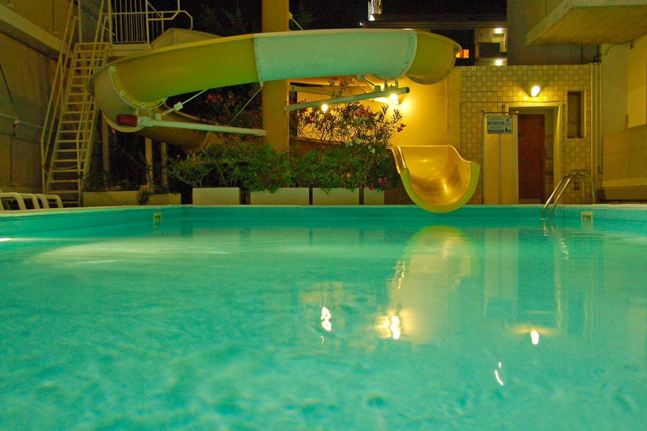 Holiday Club Residence Alba Adriatica Eksteriør billede